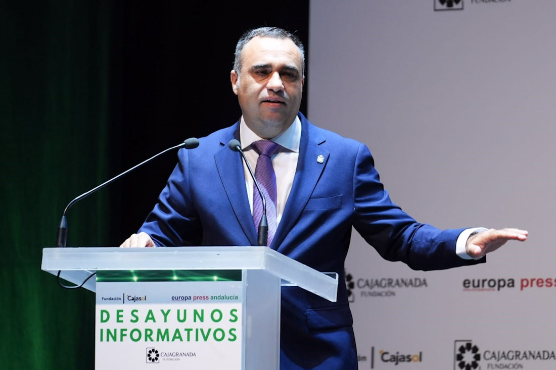 El presidente de la Diputación de Granada, Francis Rodríguez, en un reciente desayuno de Europa Press en el Teatro CajaGranada (FRANCISCO J. OLMO/EUROPA PRESS)