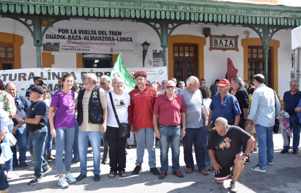 Concentración en favor de la vuelta del tren Guadix-Baza-Almanzora-Lorca (ASOCIACIÓN AMIGOS DEL FERROCARRIL COMARCA DE BAZA) Concentración en favor de la vuelta del tren Guadix-Baza-Almanzora-Lorca (ASOCIACIÓN AMIGOS DEL FERROCARRIL COMARCA DE BAZA)