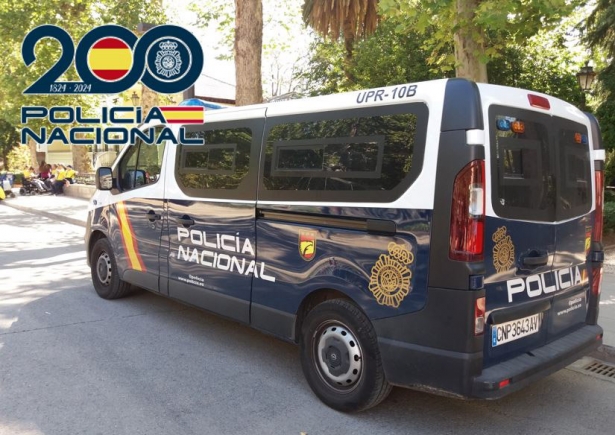 Vehículo de la Policía Nacional (POLICÍA NACIONAL) Vehículo de la Policía Nacional (POLICÍA NACIONAL)