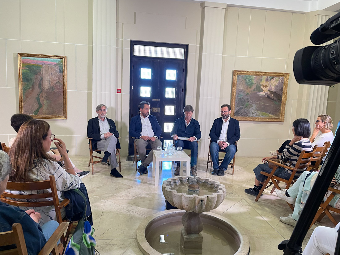 Mesa de la Fundación Rodriguez Acosta (FUNDACIÓN RODRÍGUEZ ACOSTA)