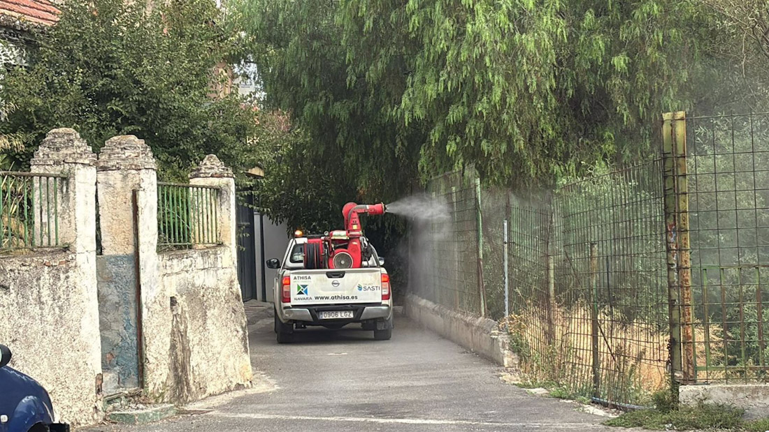 Labores de fumigación en Pinos Puente. Archivo (AYUNTAMIENTO DE PINOS PUENTE)