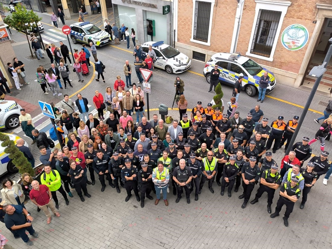 Concentración en solidaridad con dos policías locales agredidos en Maracena (AYUNTAMIENTO)