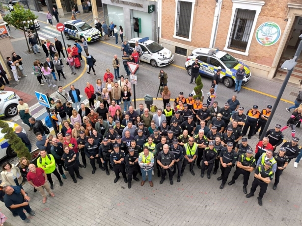 Concentración en solidaridad con dos policías locales agredidos en Maracena (AYUNTAMIENTO)