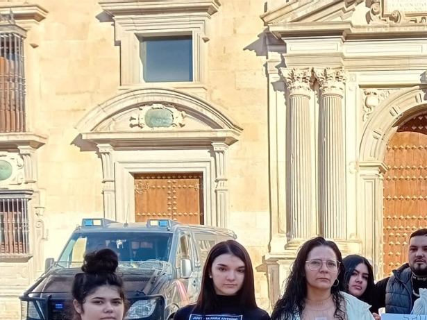 Familiares del hombre apuñalado en Puchil (Granada) piden justicia antes del inicio del juicio (EUROPA PRESS) Familiares del hombre apuñalado en Puchil (Granada) piden justicia antes del inicio del juicio (EUROPA PRESS)