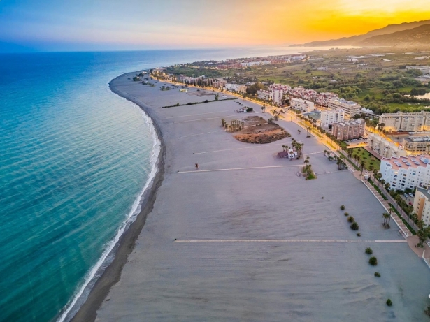 Vista panorámica de Playa Granada (AYTO. MOTRIL) Vista panorámica de Playa Granada (AYTO. MOTRIL)