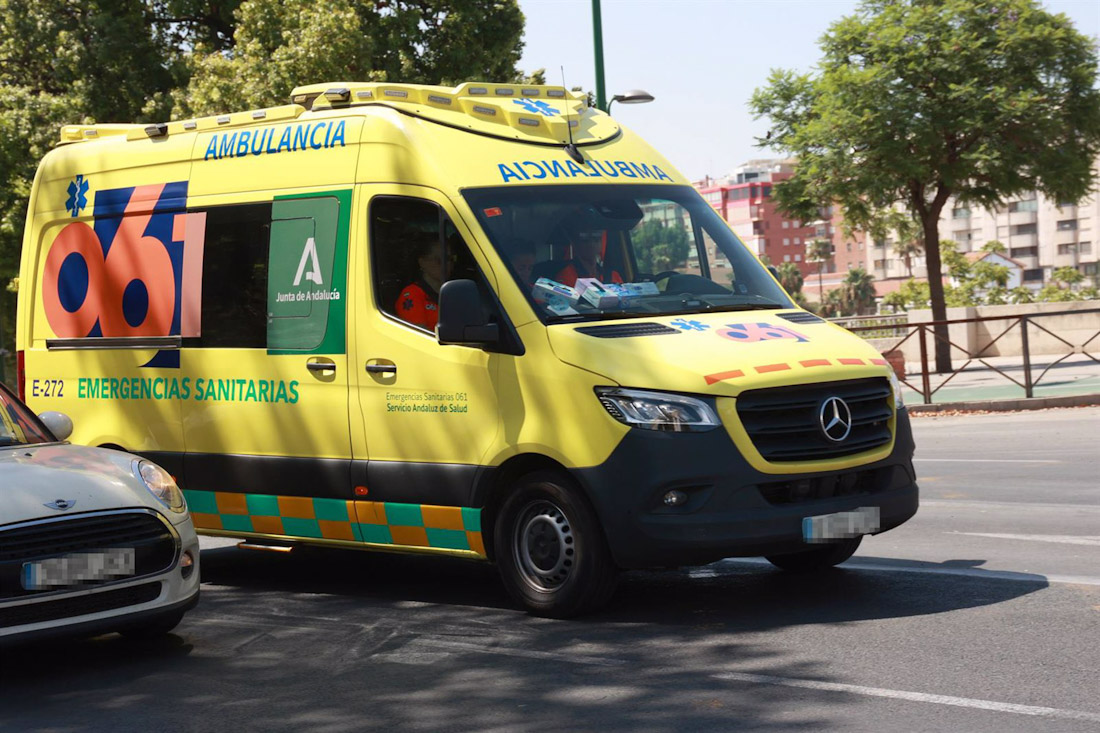 Una ambulancia del 061, en imagen de archivo (ROCÍO RUZ / EUROPA PRESS)