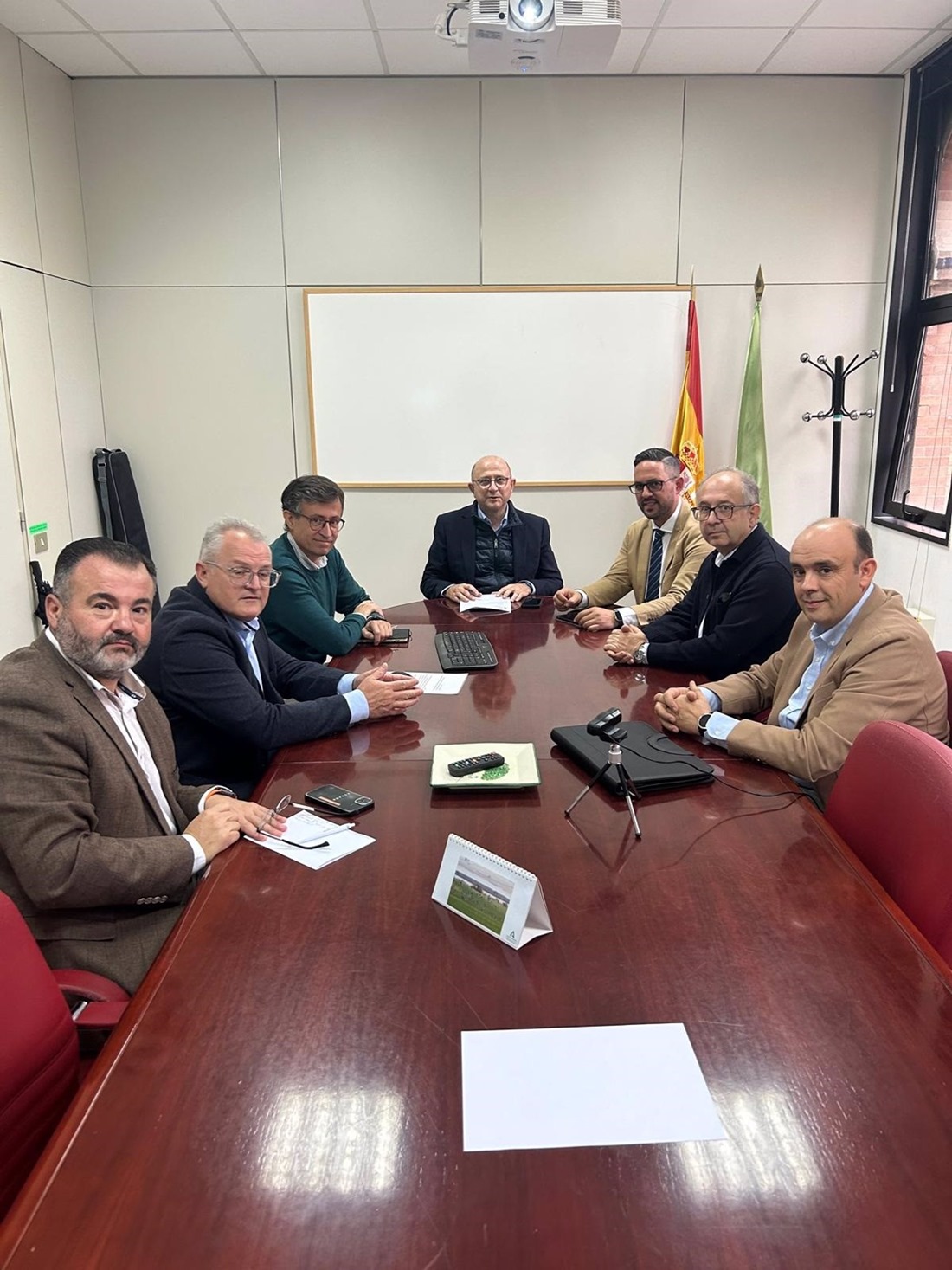Reunión de la Junta y la Diputación de Granada con la DOP Poniente de Granada (JUNTA)