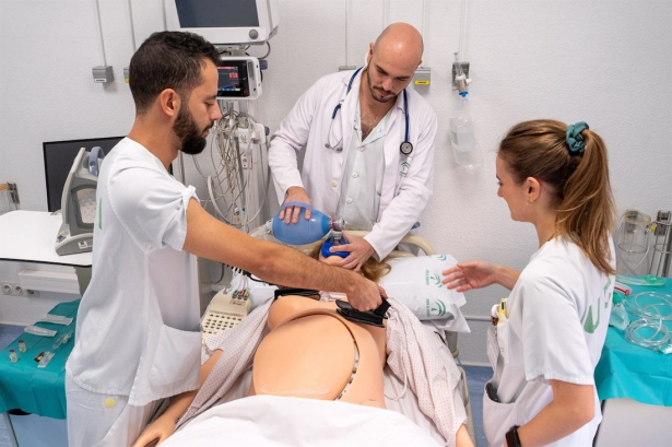 El Hospital Virgen de las Nieves impulsa la formación de reanimación cardiopulmonar en embarazadas (JUNTA DE ANDALUCÍA) El Hospital Virgen de las Nieves impulsa la formación de reanimación cardiopulmonar en embarazadas (JUNTA DE ANDALUCÍA)