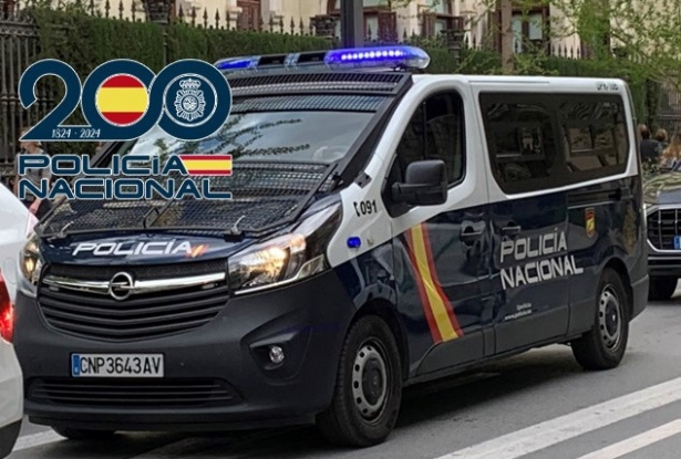 Vehículo de la Policía Nacional (POLICÍA NACIONAL) Vehículo de la Policía Nacional (POLICÍA NACIONAL)