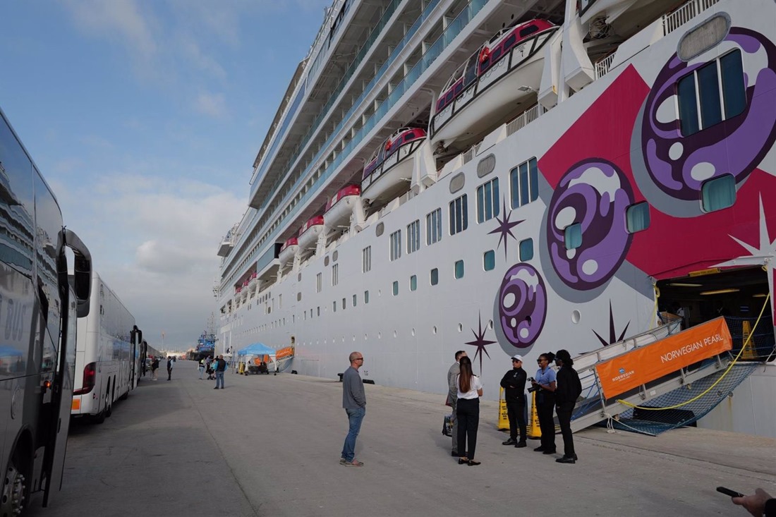 Primera escala del crucero Norwegian Pearl en el Puerto de Motril (PUERTO DE MOTRIL)
