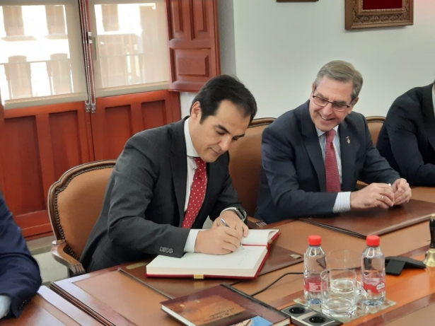 El Consejero de Justicia, Administración Local y Función Pública (JUNTA) El Consejero de Justicia, Administración Local y Función Pública (JUNTA)