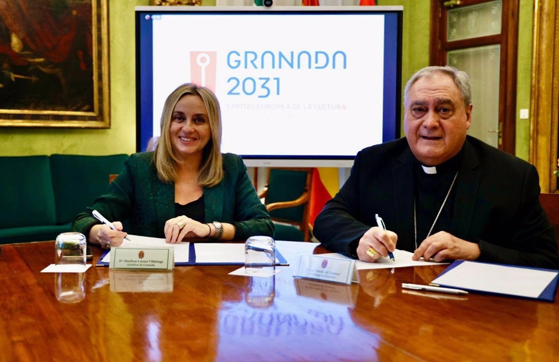 La alcaldesa de Granada, Marifrán Carazo, y el arzobispo, José María Gil Tamayo, en imagen de archivo (AYUNTAMIENTO DE GRANADA)