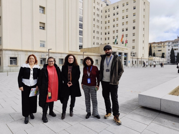 Visita de IU al Hospital Virgen de las Nieves de Granada con la portavoz parlamentaria de Por Andalucía, Inmaculada Nieto, en el centro en la imagen (IU) Visita de IU al Hospital Virgen de las Nieves de Granada con la portavoz parlamentaria de Por Andalucía, Inmaculada Nieto, en el centro en la imagen (IU)