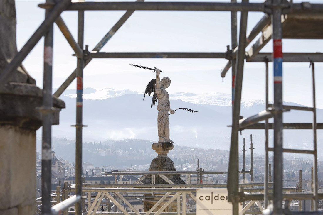 Andamios en la Catedral de Granada, en imagen de archivo (ÁLEX CÁMARA - EUROPA PRESS)
