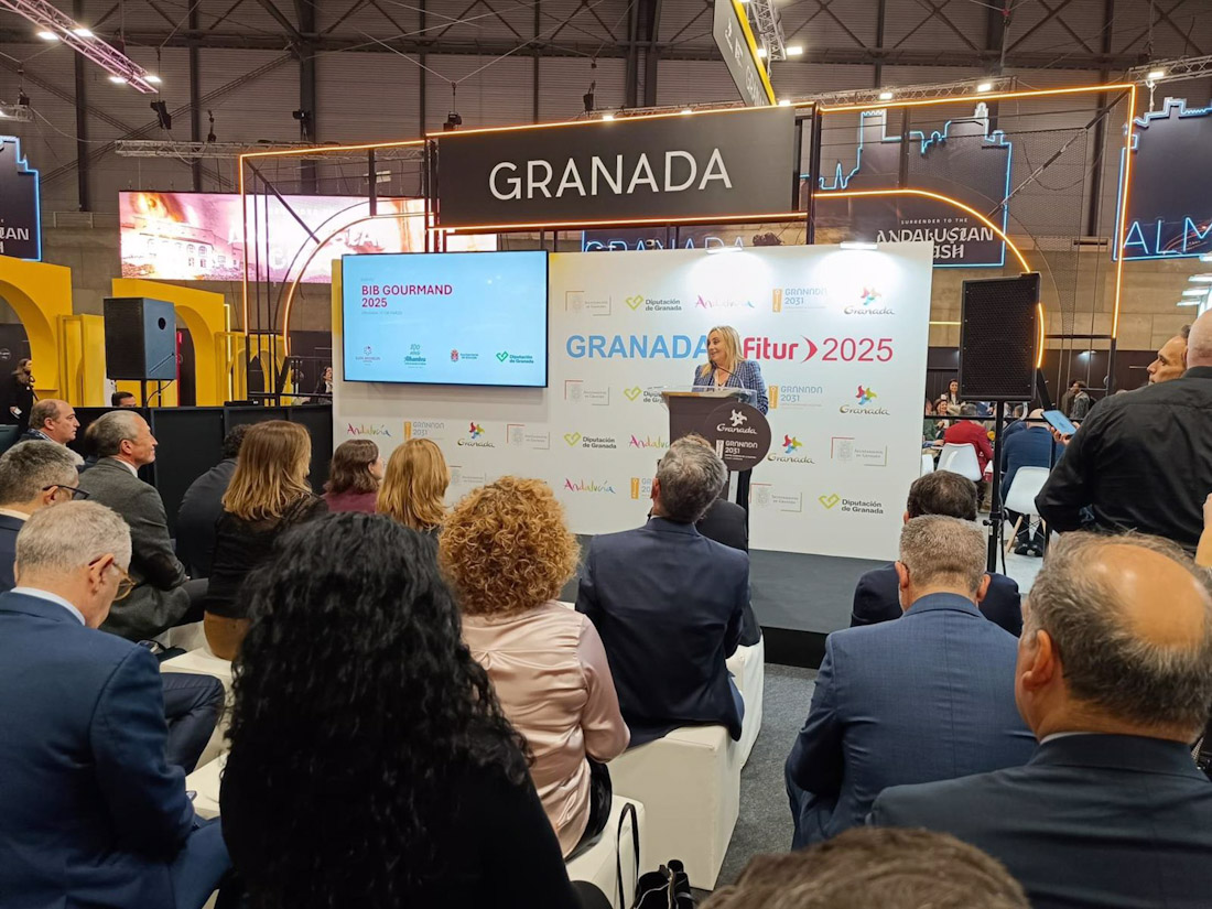 La alcaldesa de Granada, Marifrán Carazo, interviene en la presentación en Fitur de los premios Bib Gourmand 2025 de Guía Michelín (EUROPA PRESS)