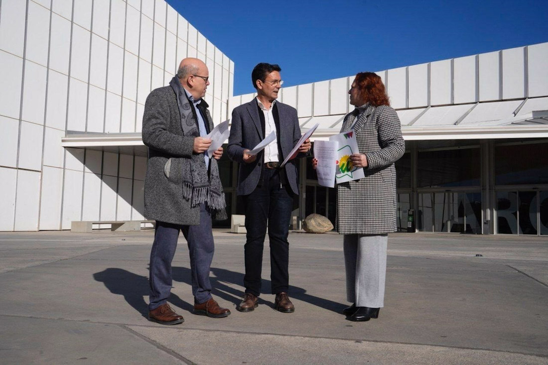 De izquierda a derecha los ediles del PSOE en Granada Paco Herrera y Paco Cuenca y la diputada provincial de IU, María Carmen Pérez, cuando solicitaron la convocatoria extraordinaria del consejo rector del Parque de las Ciencias (PSOE)