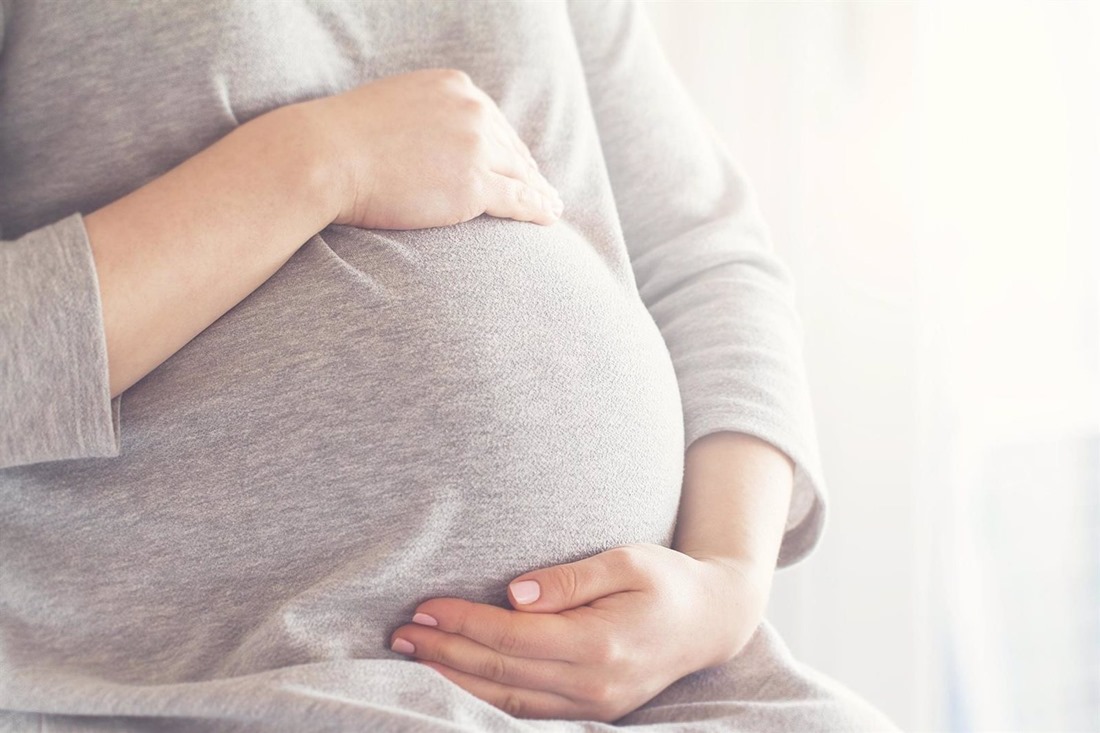 Imagen de recurso de una mujer embarazada. (UGR)