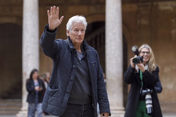 El actor Richard Gere antes de la rueda de prensa en el Palacio de Carlos V de la Alhambra (ÁLEX CÁMARA - EUROPA PRESS) El actor Richard Gere antes de la rueda de prensa en el Palacio de Carlos V de la Alhambra (ÁLEX CÁMARA - EUROPA PRESS)