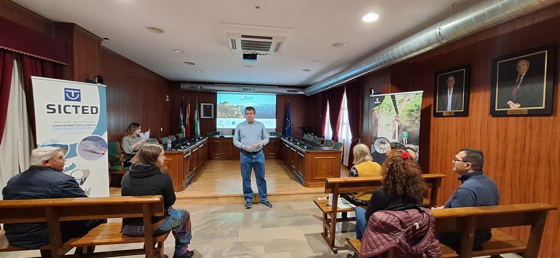 Imagen de la reunión (AYTO. MONACHIL)