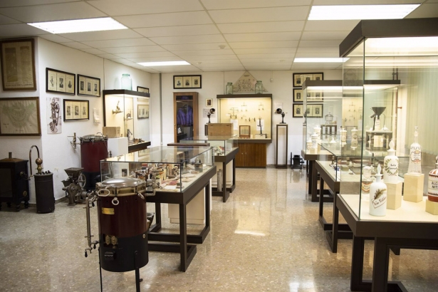 Museo de Historia de la Farmacia Profesor José María Suñé Arbussà, ubicado en la Facultad de Farmacia de la Universidad de Granada (JOSE ANT. ALCAZAR)