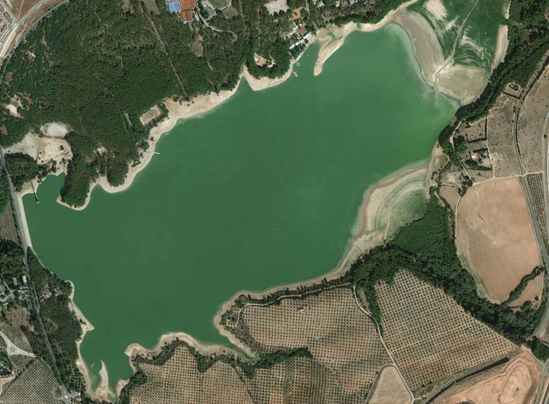 Imagen satelital del embalse de Cubillas, en el área metropolitana de Granada (UGR)