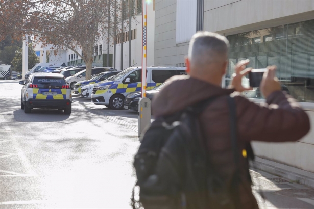Vista general de la comisaría de la Policía Local de Granada (ÁLEX CÁMARA/EUROPA PRESS)