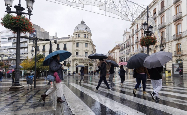 Imagen de archivo de calles del centro de Granada, donde queda activada la nueva zona de afluencia turística (EUROPA PRESS) Imagen de archivo de calles del centro de Granada, donde queda activada la nueva zona de afluencia turística (EUROPA PRESS)
