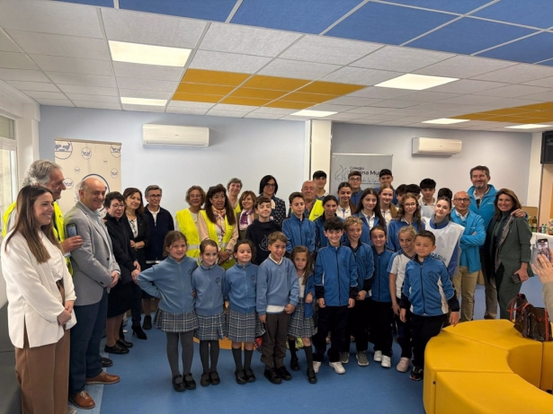 Visita de la Junta y el Ayuntamiento de Granada al colegio Regina Mundi (AYUNTAMIENTO) Visita de la Junta y el Ayuntamiento de Granada al colegio Regina Mundi (AYUNTAMIENTO)