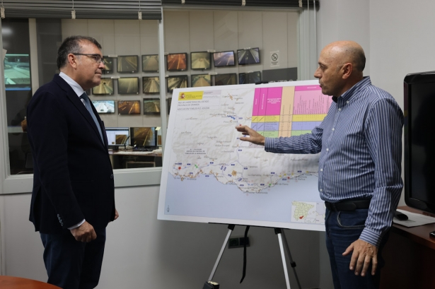 El subdelegado del Gobierno en Granada, José Antonio Montilla, ha visitado el Centro de Control de Túneles de La Herradura (SUBDELEGACIÓN DEL GOBIERNO) El subdelegado del Gobierno en Granada, José Antonio Montilla, ha visitado el Centro de Control de Túneles de La Herradura (SUBDELEGACIÓN DEL GOBIERNO)