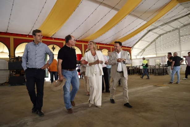 La alcaldesa de Granada, Marifrán Carazo, ha visitado este jueves el ferial (AYUNTAMIENTO) La alcaldesa de Granada, Marifrán Carazo, ha visitado este jueves el ferial (AYUNTAMIENTO)