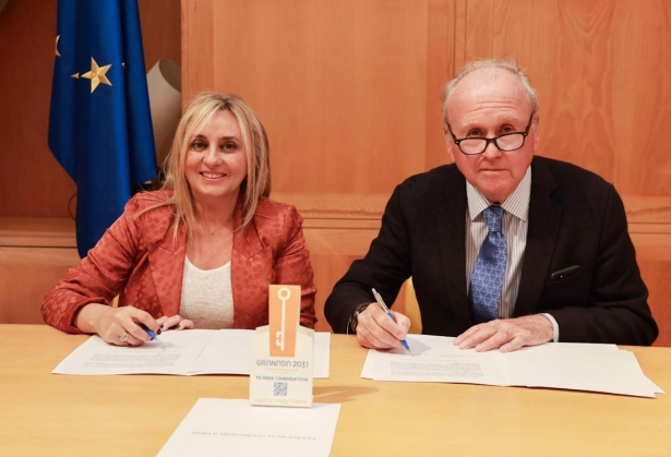Firma de la adhesión (AUTO. GRANADA)