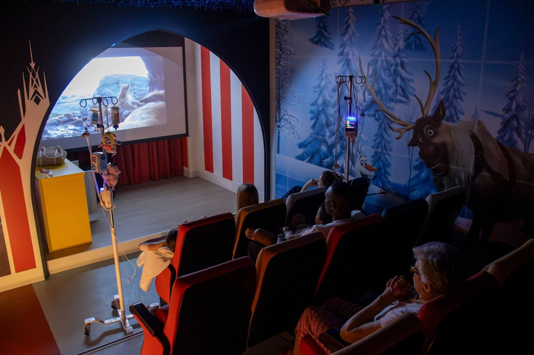 Sala de cine en el Virgen de las Nieves para despedir el curso (HOSPITAL VIRGEN DE LAS NIEVES)