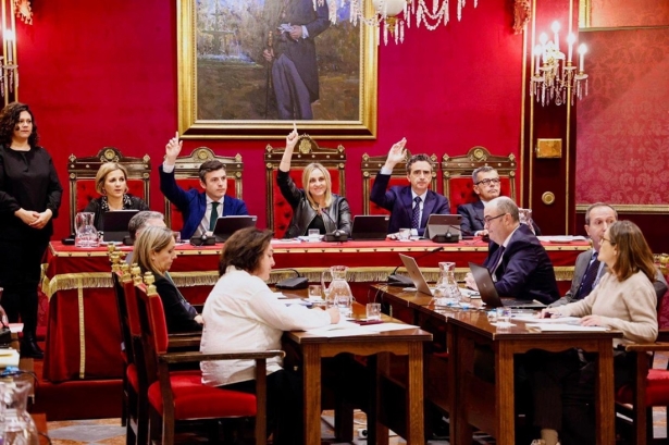 Pleno del Ayuntamiento de Granada, presidido por la alcaldesa de la ciudad, Marifrán Carazo, en imagen de archivo (AYUNTAMIENTO)