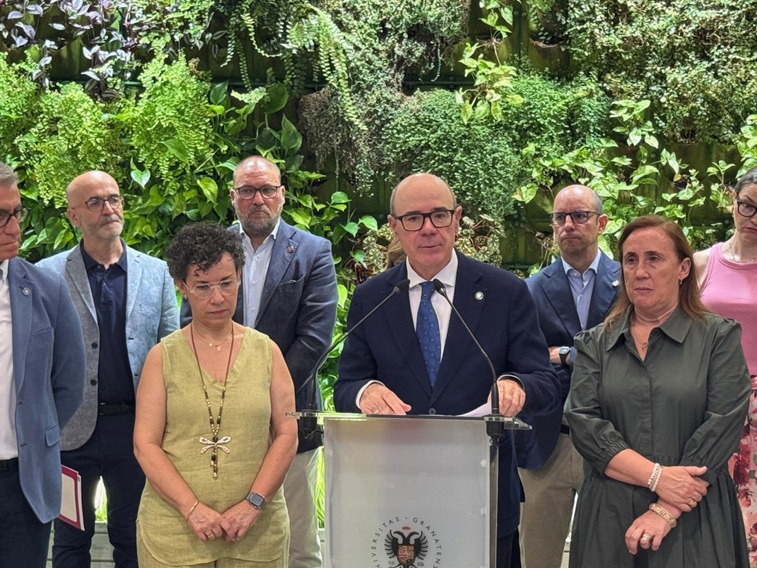 El rector de la Universidad de Granada, Pedro Mercado, en rueda de prensa este lunes (UGR)