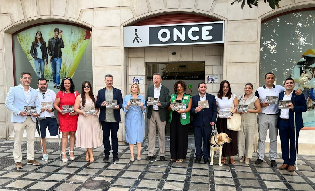 Foto de familia del Grupo Social ONCE en Granada. (ONCE)