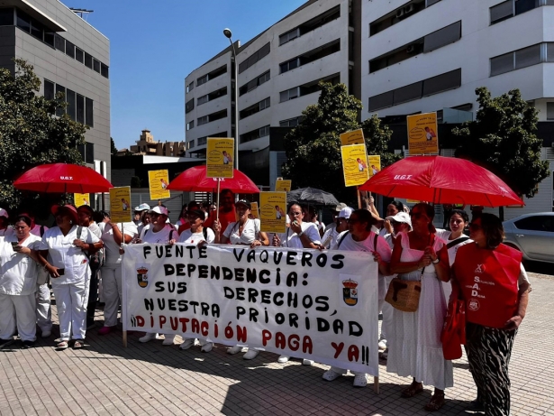 Concentración de trabajadoras de ayuda a domicilio (UGT GRANADA) Concentración de trabajadoras de ayuda a domicilio (UGT GRANADA)