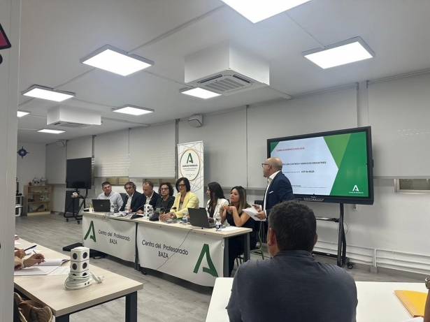 La Junta refuerza la colaboración con los equipos directivos de los centros de Baza y Huéscar. (JUNTA DE ANDALUCÍA) La Junta refuerza la colaboración con los equipos directivos de los centros de Baza y Huéscar. (JUNTA DE ANDALUCÍA)