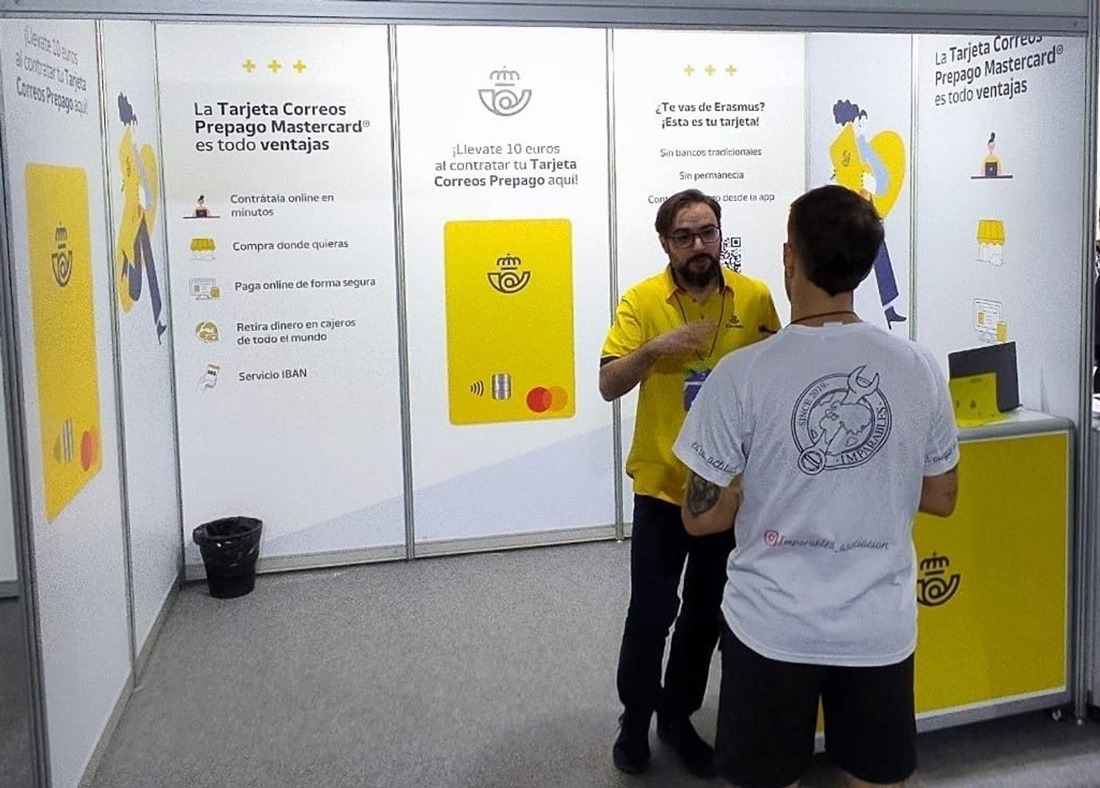Correos en las jornadas de recepción de estudiantes de la UGR (CORREOS)