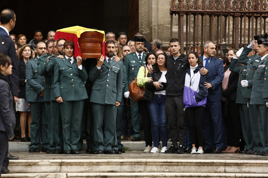 En Granada, imagen de archivo de la misa funeral por el guardia civil fallecido tras ser disparado en Huétor Vega en acto de servicio, a la que asistió el ministro del Interior, Fernando Grande-Marlaska (ÁLEX CÁMARA - EUROPA PRESS)