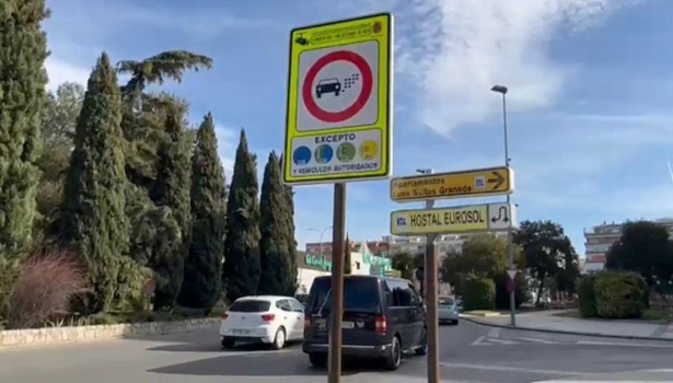 Imagen de uno de los accesos a Granada capital (VOX) Imagen de uno de los accesos a Granada capital (VOX)
