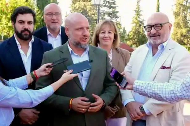El portavoz adjunto de Vox en el Parlamento de Andalucía y portavoz nacional de Vox de Trabajo y Campo, Rodrigo Alonso, atiende a los medios (VOX) El portavoz adjunto de Vox en el Parlamento de Andalucía y portavoz nacional de Vox de Trabajo y Campo, Rodrigo Alonso, atiende a los medios (VOX)