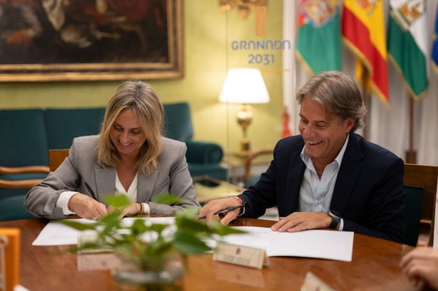 Firma de la adhesión (AYTO. GRANADA)