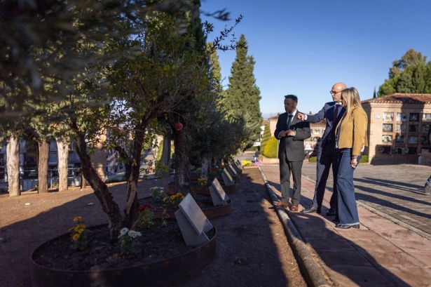 Visita al cementerio (AYTO. GRANADA)