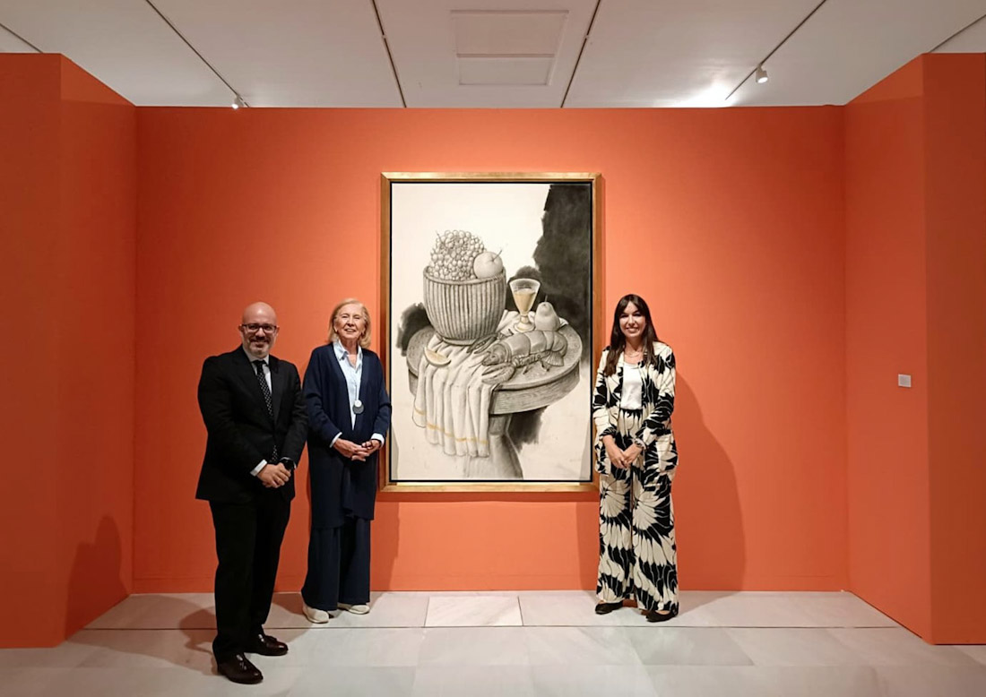 El director comercial de CaixaBank en Granada y Jaén, Amador Carmona, la presidenta de CajaGranada Fundación, María Elena Martín-Vivaldi, y la comisaria de la exposición `Bodegón`, María Toral, en su presentación en octubre (CAJAGRANADA FUNDACIÓN)