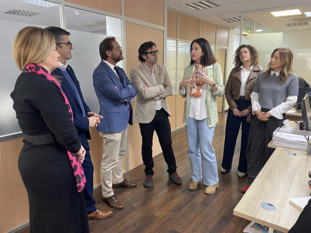 El delegado del Gobierno andaluz en Granada, Antonio Granados, durante la visita a la unidad provincial gestionada por Engloba (JUNTA DE ANDALUCÍA) El delegado del Gobierno andaluz en Granada, Antonio Granados, durante la visita a la unidad provincial gestionada por Engloba (JUNTA DE ANDALUCÍA)