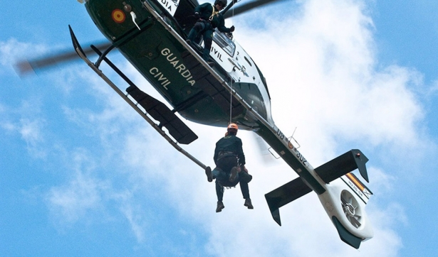 Imagen de archivo de un helicóptero de la Guardia Civil en un rescate (EMERGENCIAS 112 ANDALUCÍA)