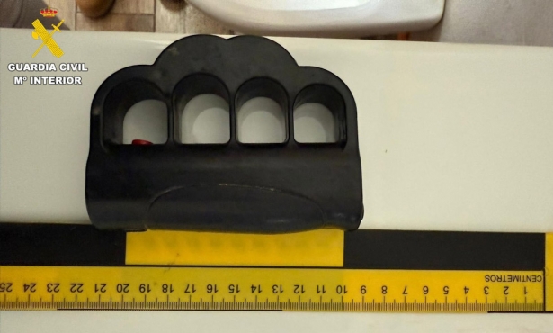 Pistola táser con forma de puño americano (GUARDIA CIVIL) Pistola táser con forma de puño americano (GUARDIA CIVIL)