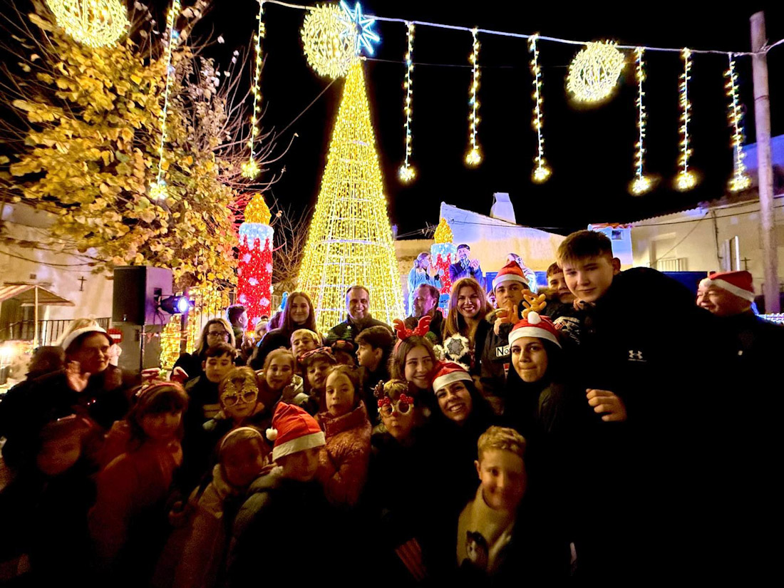 Encendido del alumbrado navideño en Polícar (DIPGRA)