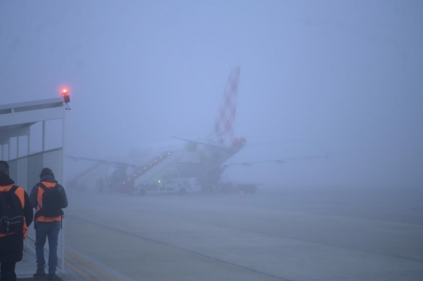 Niebla en el Aeropuerto García Lorca (GPMEDIA) Niebla en el Aeropuerto García Lorca (GPMEDIA)