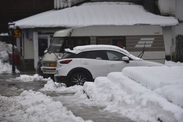 Varios coches cubiertos de nieve, a 30 de enero de 2025, en Canfranc, Huesca, Aragón (VERÓNICA LACASA - EUROPA PRESS) Varios coches cubiertos de nieve, a 30 de enero de 2025, en Canfranc, Huesca, Aragón (VERÓNICA LACASA - EUROPA PRESS)